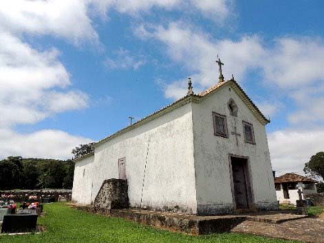 Capela de Nossa Senhora da Glória, conhecida também como Capela da Ressaca. Carandaí. Minas Grais, Brasil. Fig 1.